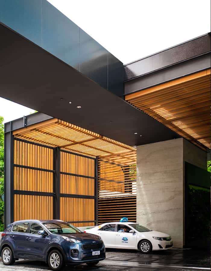 Sheraton Four Points hotel in Auckland Porte-cochère design with wooden ceiling
